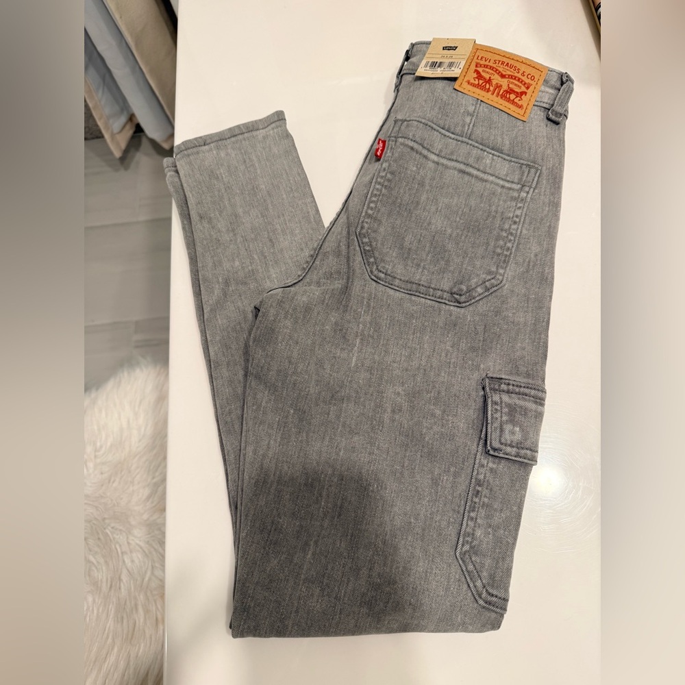 Levi's Women's Skinny Jeans in Light Gray, size 26x28 — NWT